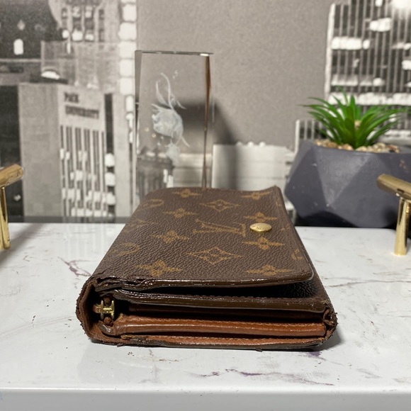 Authentic Louis Vuitton Monogram Bifold Zippy Wallet with unbranded gold chain - Picture 10 of 11